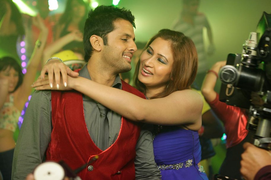 Gunde Jaari Gallanthayyinde